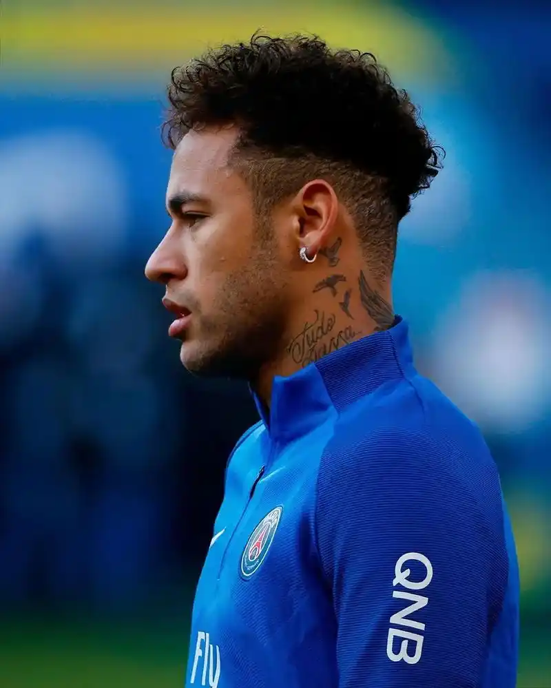 而激起轩然 而激起轩然